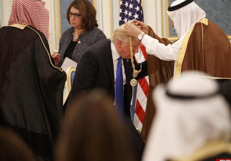 ترامپ: بر خلاف رسومات، مقابل پادشاه عربستان سر خم نکردم