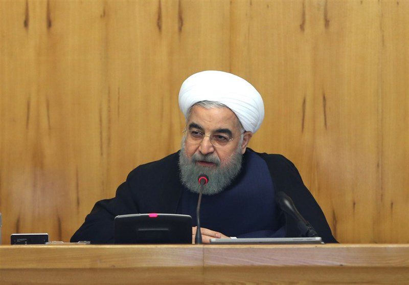 روحانی: درآمد دولت از بالارفتن قیمت ارز دروغ است/ قیمت ارز باید واقعی و متعادل بماند