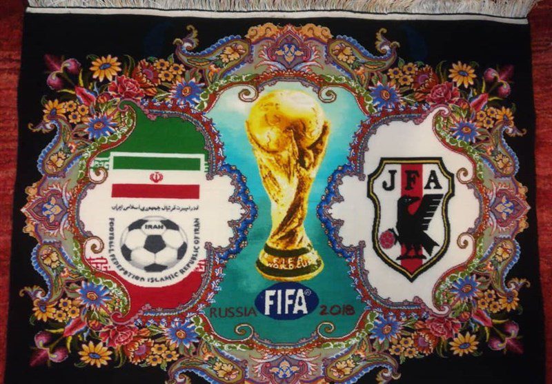 اهدای فرش از سوی رئیس فدراسیون فوتبال ایران به همتای ژاپنی