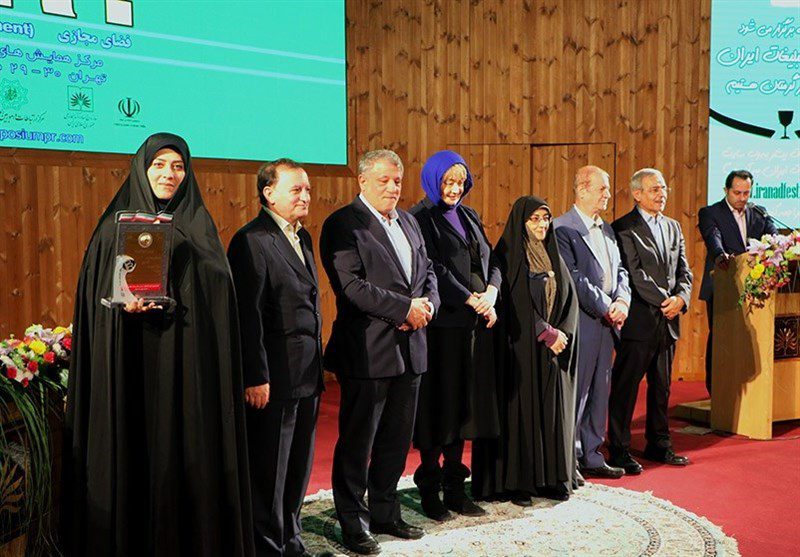 لوح سپاس پانزدهمین دوره جشنواره برترین های روابط عمومی ایران به بانک سرمایه اعطا شد
