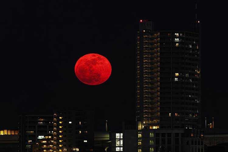 همزمانی ماه آبی، ابر ماه خونین و ماه گرفتگی پس از ۱۵۰ سال