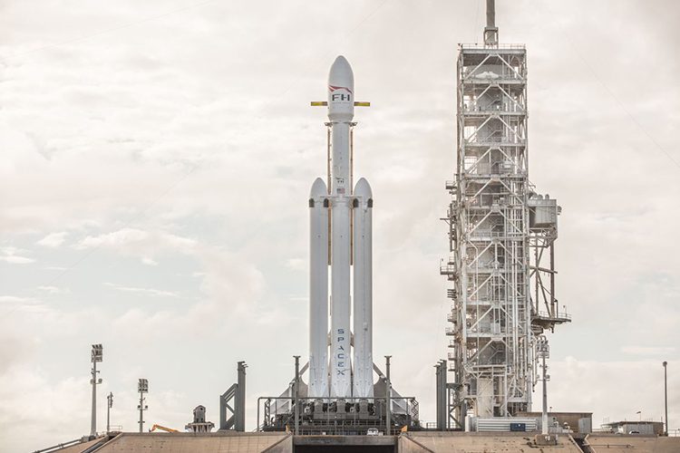 Falcon Heavy؛ راکت قدرتمند اسپیس ایکس با موفقیت پرتاب شد