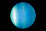 تصویر ثبت شده در سال ۲۰۰۶ توسط تلسکوپ فضایی هابل از نوارهای ابری و لکه‌ای تاریک در جو اورانوس