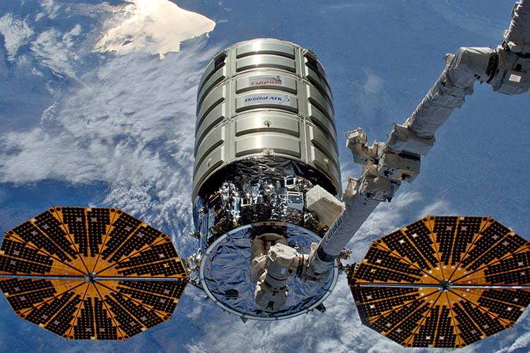 تماشا کنید: ناسا و انجام بزرگ ترین آزمایش آتش سوزی در فضا