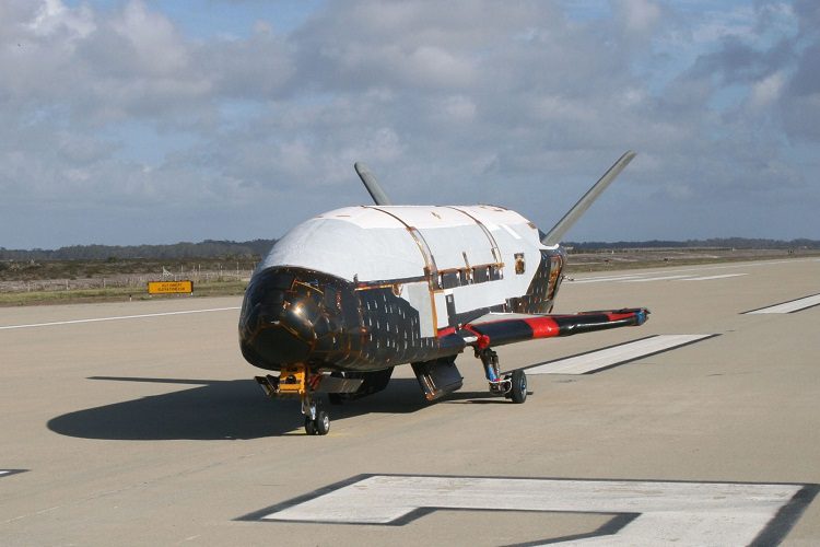 در روز ۲۰ ماه مه سال ۲۰۱۵، ارتش ایالات متحده، هواپیمای فضایی رباتیک X-37B