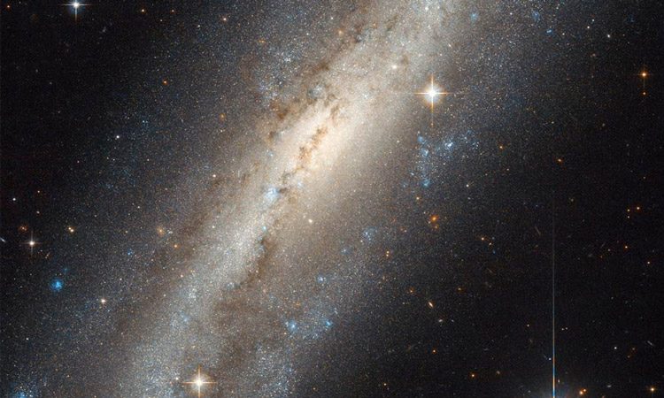 NGC 7640