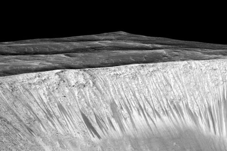۱۰ تصویری که چگونگی یافتن آب روی مریخ را تشریح می کند