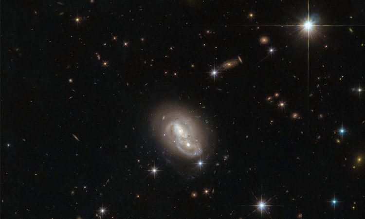 Two galaxies in the Hare constellation