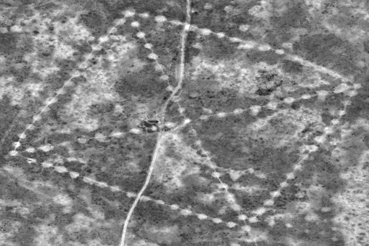 تصاویر ماهواره‌ای ناسا از آسمان قزاقستان خطوط اسرار آمیز بزرگی را نشان می‌دهد