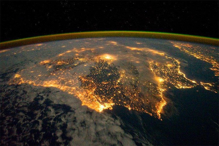 «تایم لپس» از 80 گیگابایت تصویر ثبت شده از ISS بر فراز زمین