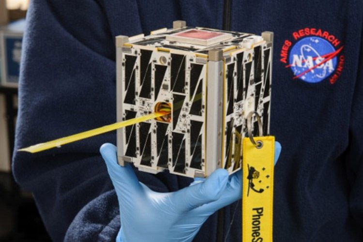 برقراری اولین ارتباط از طریق ماهواره‌‌ی PhoneSat 2.4 که توسط نکسوس S هدایت می شود