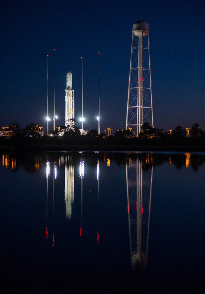 antares-cygnus-launch-pad-night