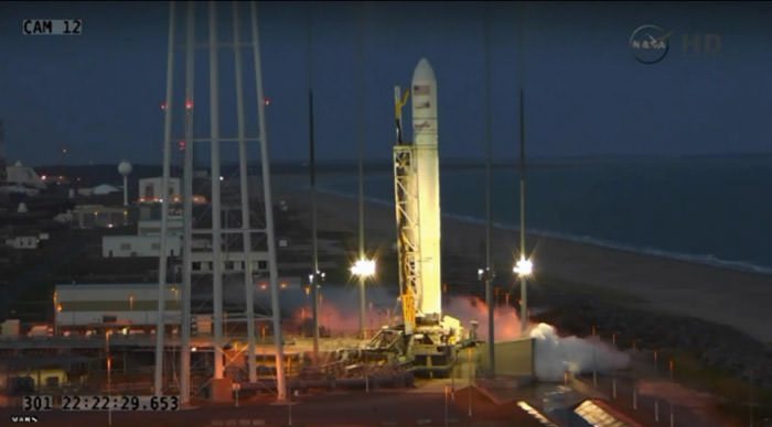 antares-rocket-launch-explosion-before-liftoff