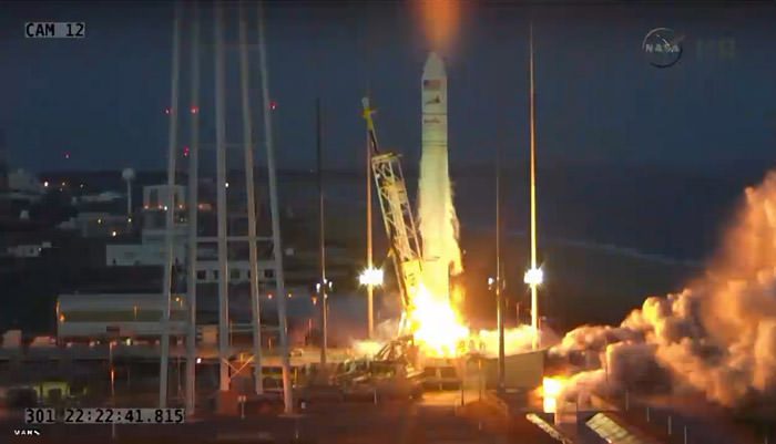 antares-rocket-liftoff-explosion