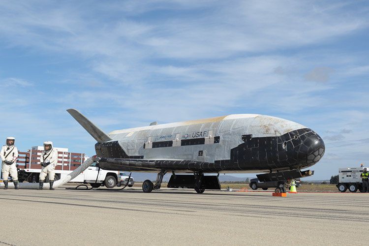 با فضاپیمای نظامی X-37B نیروی هوایی آمریکا آشنا شوید