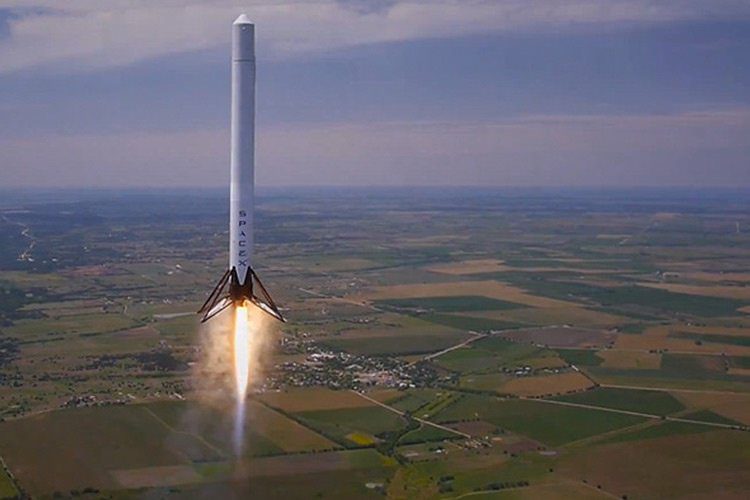پرتاب موشک SpaceX و باز گشت آن از ارتفاع یک کیلومتری به زمین