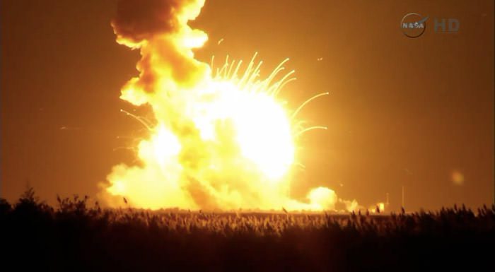 cygnus-launch-antares-explosion