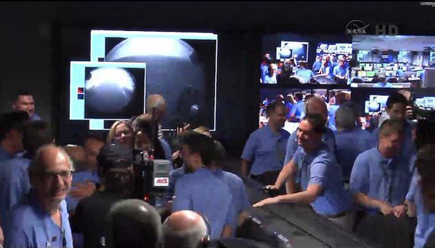 کاوشگر Curiosity با موفقیت به سطح مریخ نشست و اولین تصویر را به زمین ارسال کرد