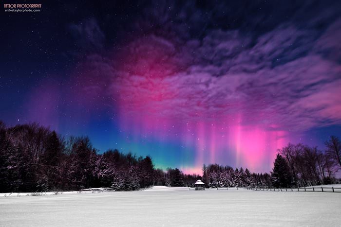 northern-lights-over-maine