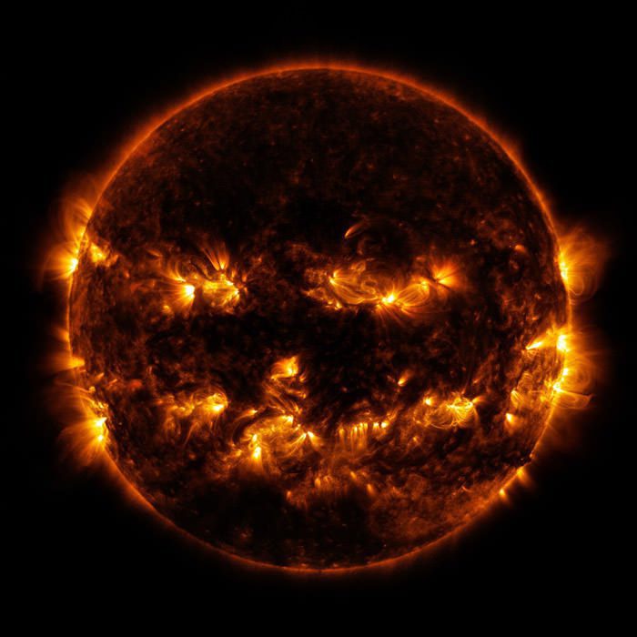 spooky-space-photos-halloween-jack-o-lantern-sun