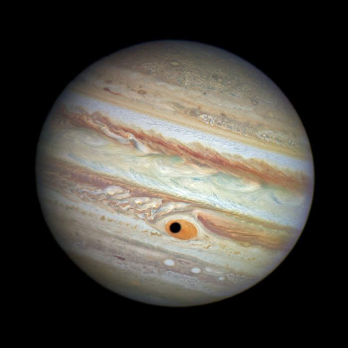 spooky-space-photos-halloween-jupiter-eye