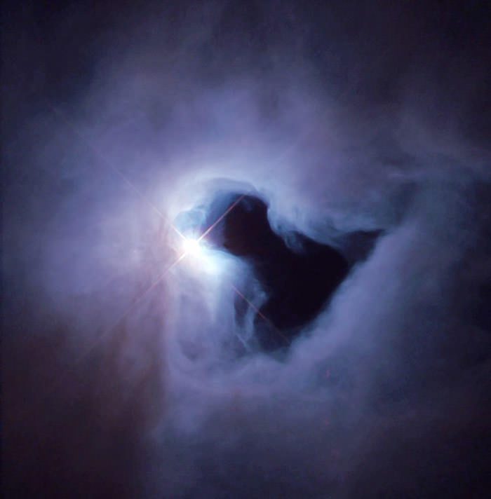 spooky-space-photos-halloween-reflection-nebula-ghost